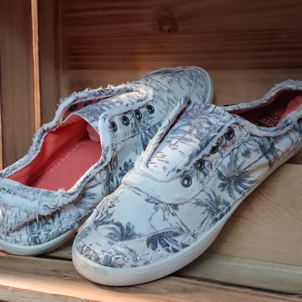 Billabong Men's Light Gray Canvas Slip-Ons with Coral Lining - Picture 8 of 10